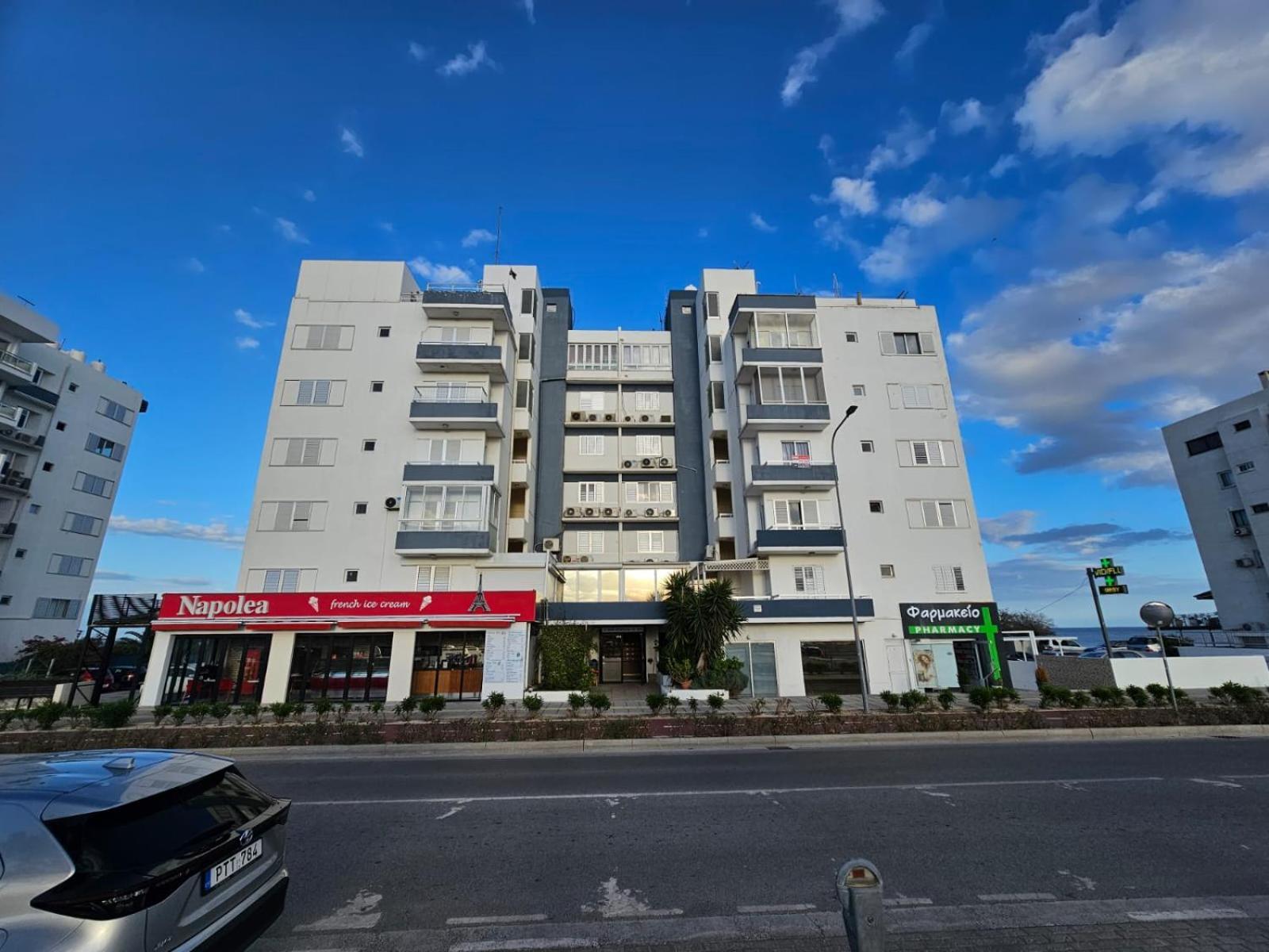Makenzy Sandy Beachfront Paradise Lárnaca Exterior foto