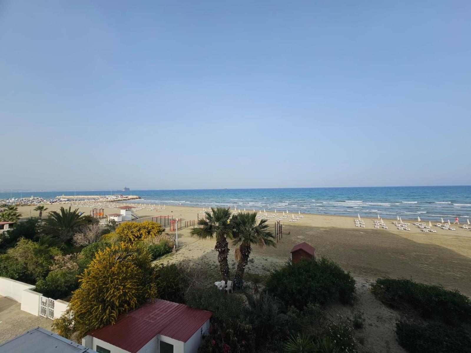 Makenzy Sandy Beachfront Paradise Lárnaca Exterior foto